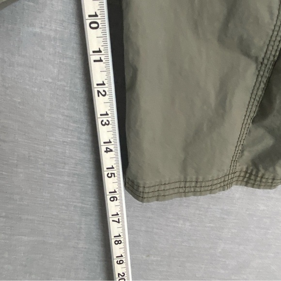 Reitmans Olive Green Cargo Shorts Sz 15 Adjustable Length - Picture 9 of 10
